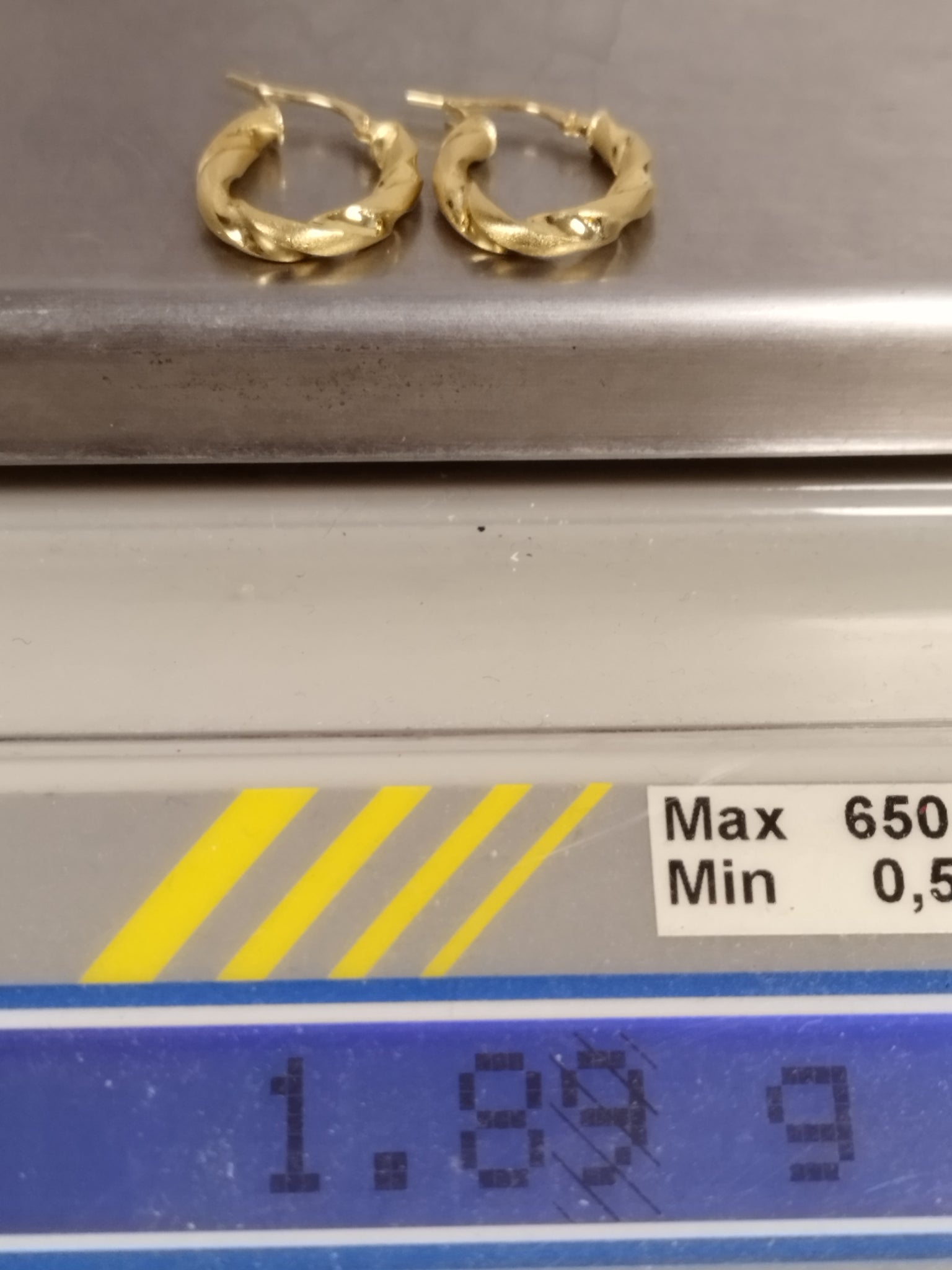 18ct Yellow Gold Oval Twisted Hoop Earrings