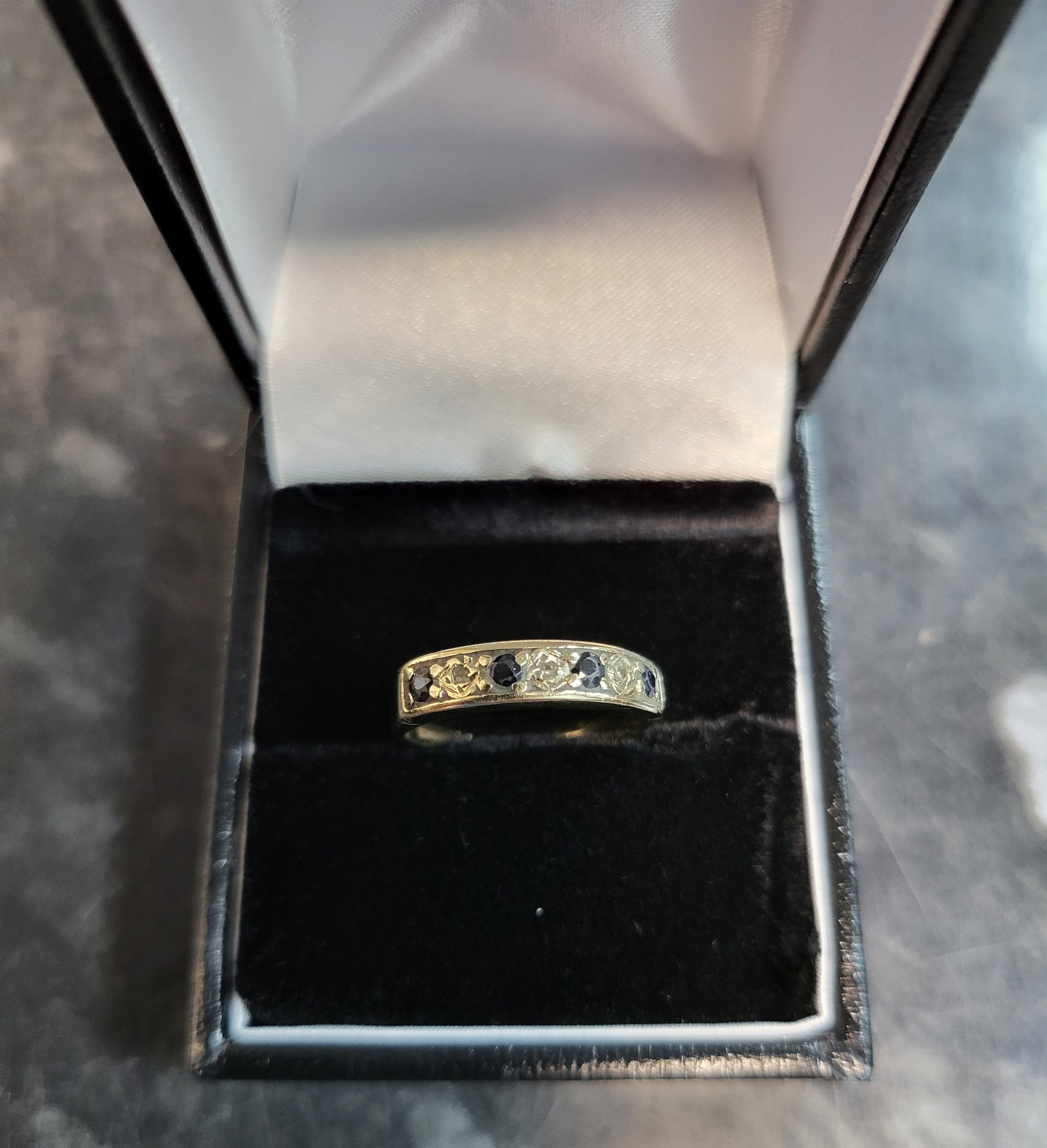 9ct Yellow Gold Ring With Clear And Black Stones - Size J - 2G