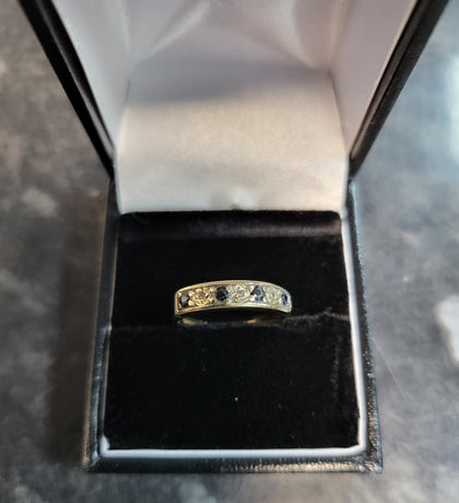 9ct Yellow Gold Ring With Clear And Black Stones - Size J - 2G