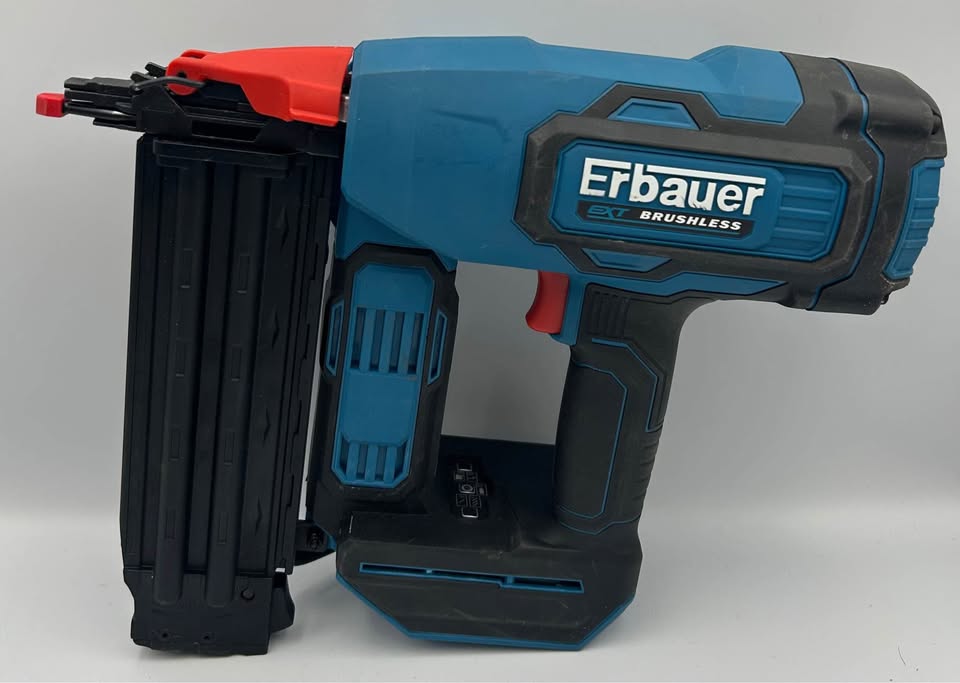 Erbauer 18V 2 x 2.0 & 5.0Ah Li-Ion EXT Brushless Cordless Twin Pack Nailer Kit