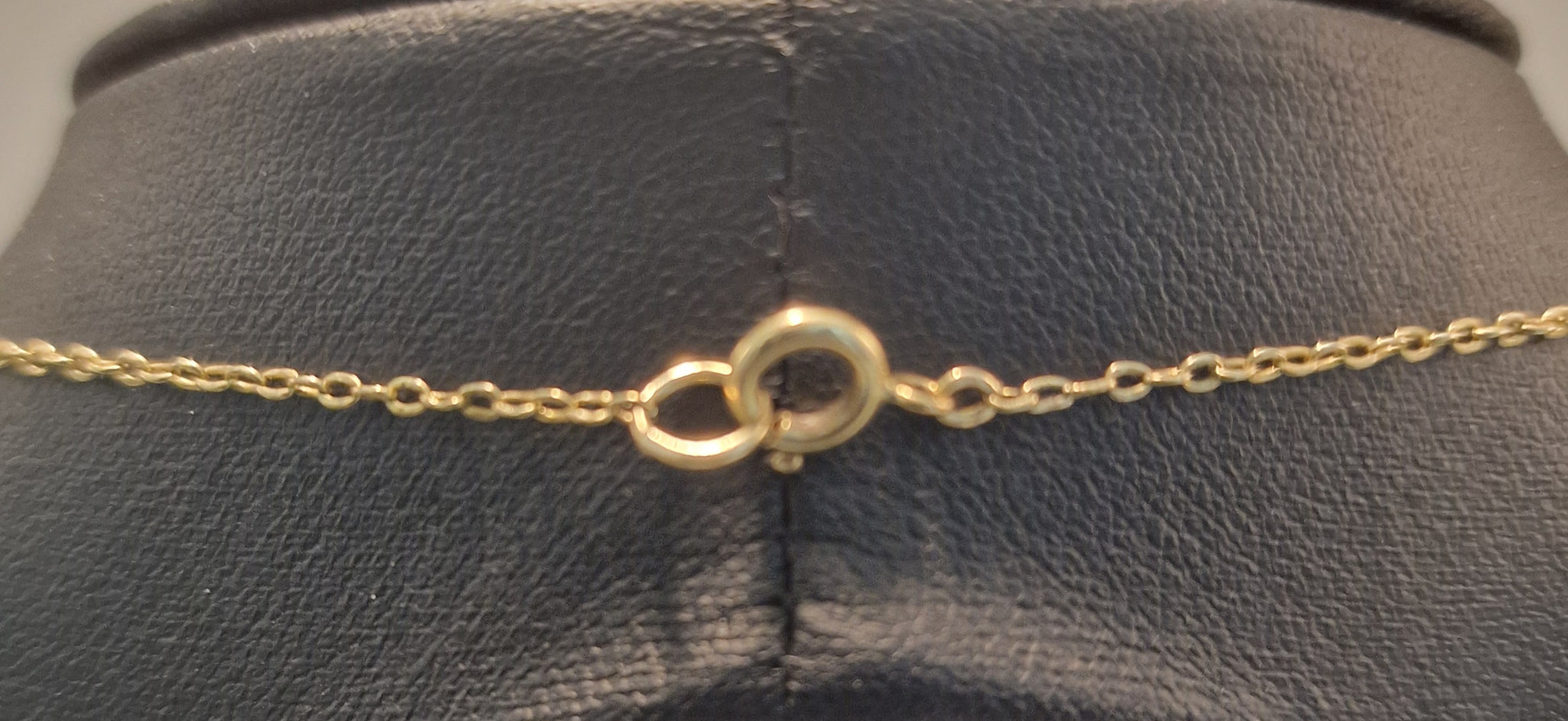 Gold Necklace with Pendent 375 9ct 5.3g 24'' in Length