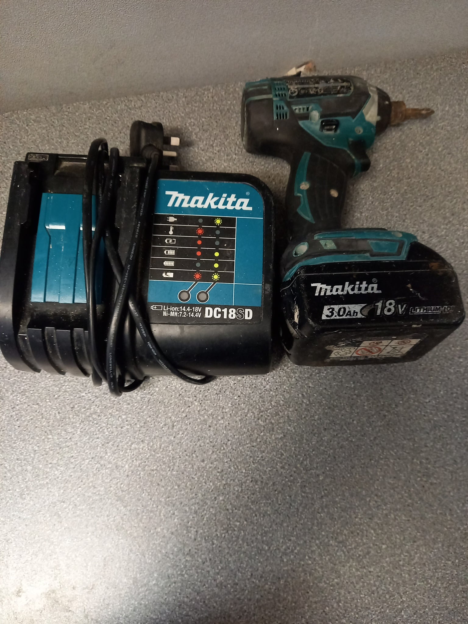 Makita DTD152 18V Impact Driver bat/charger included