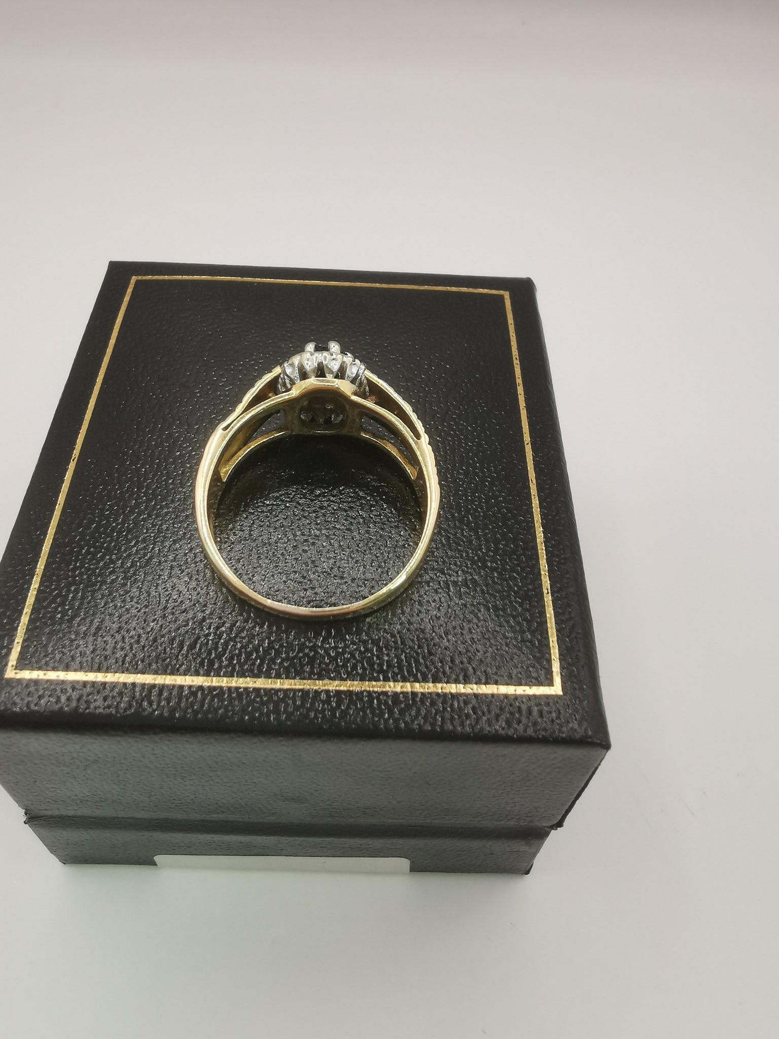 4.4G 18CT Gold Ring (750) Hallmarked and Tested Size M Boxed