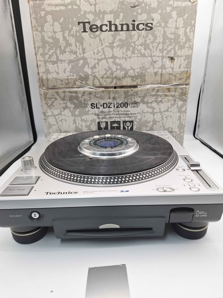 Technics SL-DZ1200 Direct Drive Digital CD Turntable – Silver – DJ
