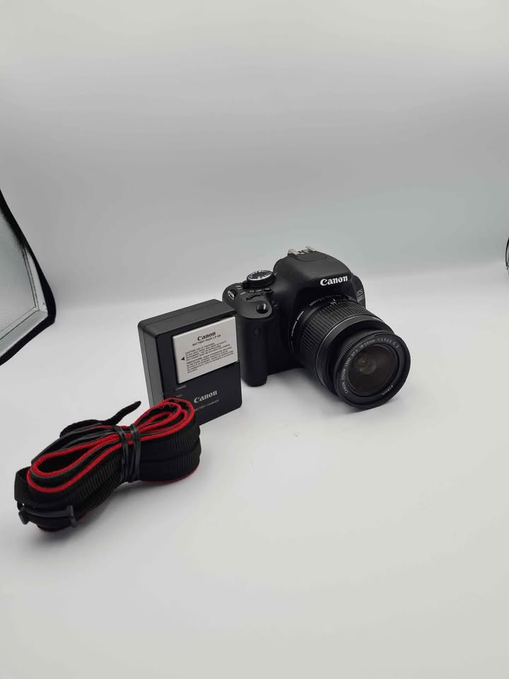 Canon EOS 600D II 18MP Digtal SLR Camera - EF-S 18-55mm Lens (2x Batts & Charger)