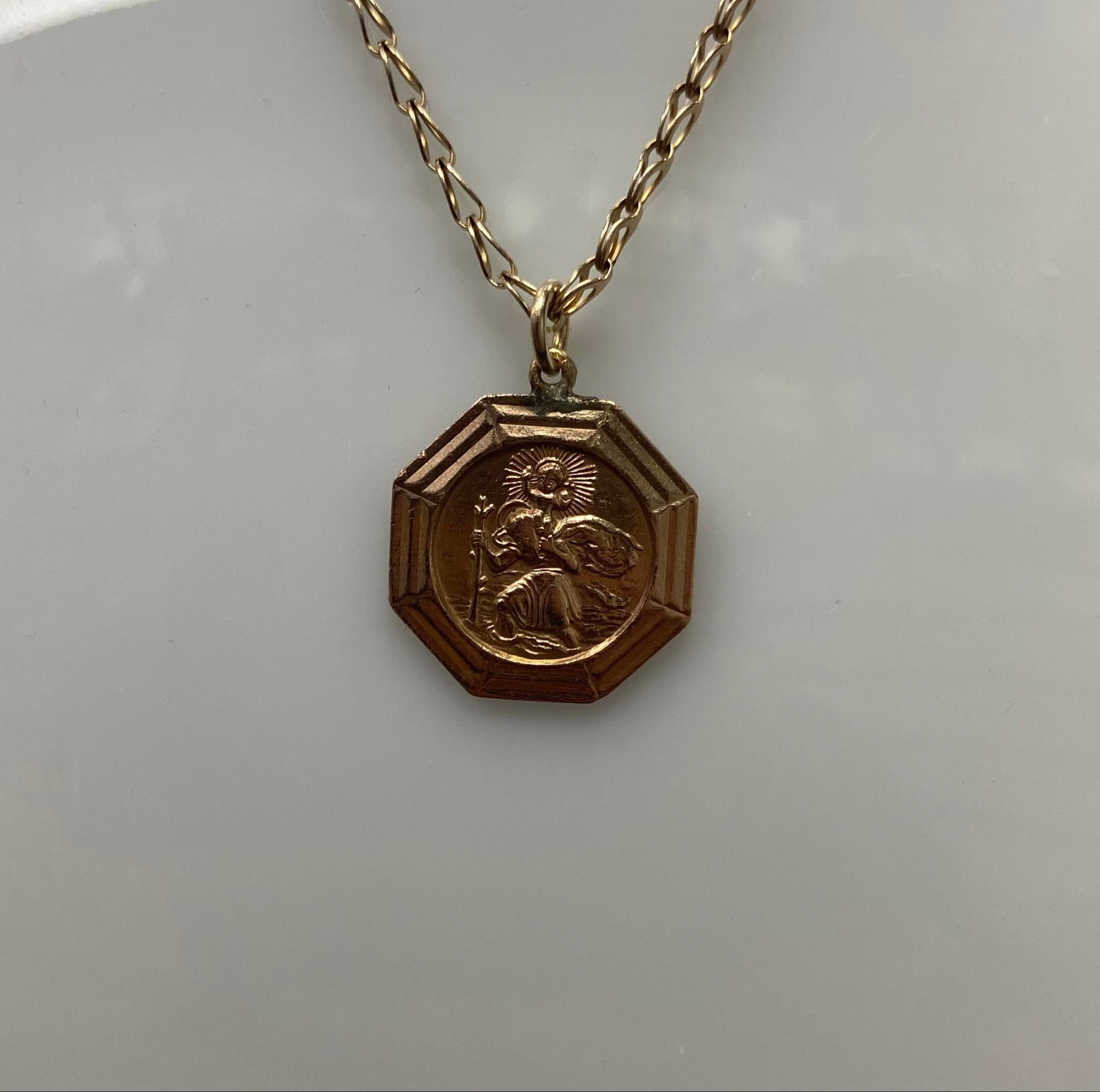 9ct Rose Gold Chain and St Christopher Pendant 4.77g 16"