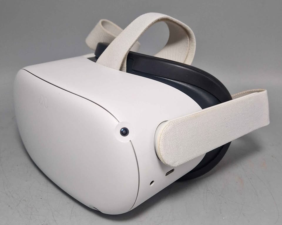 Meta/Oculus Quest 2 VR Headset (With Controllers) - 64GB | Cash