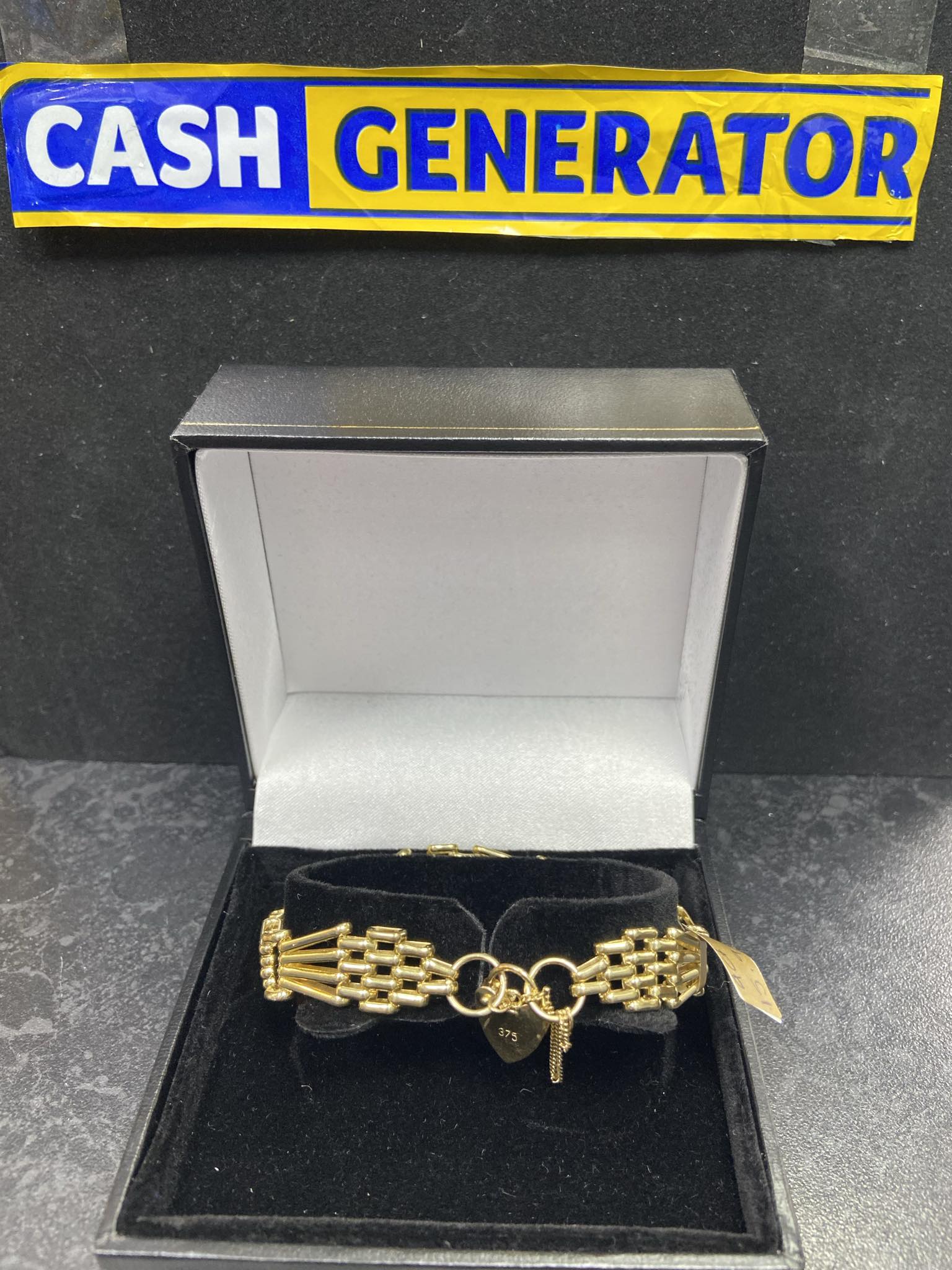 9ct Gold Gate Bracelet 15.9g