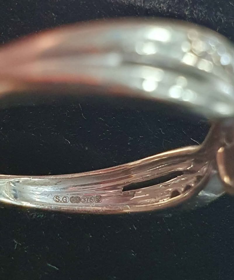 9ct White Gold Ring with Blue & Clear Stones - Size P - Size 3.1G