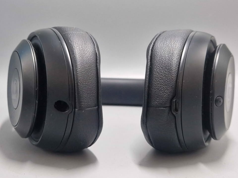 Beats Studio3 Wireless Matte Black Over Ear Headphones, B