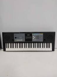 ** Sale ** Yamaha PSR E233 Electronic Keyboard ** Collection Only **