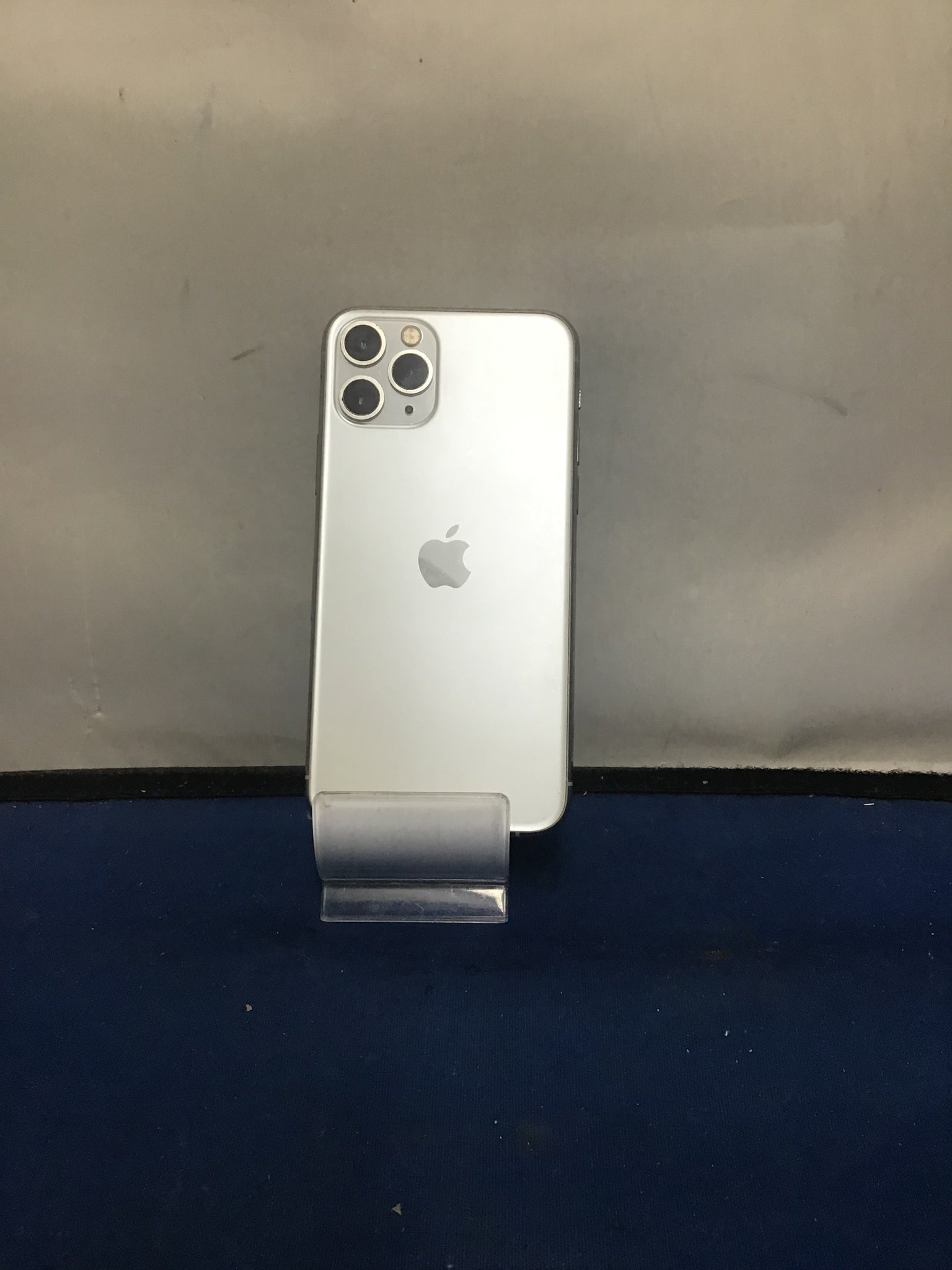 Apple iPhone 11 Pro - Small Crack