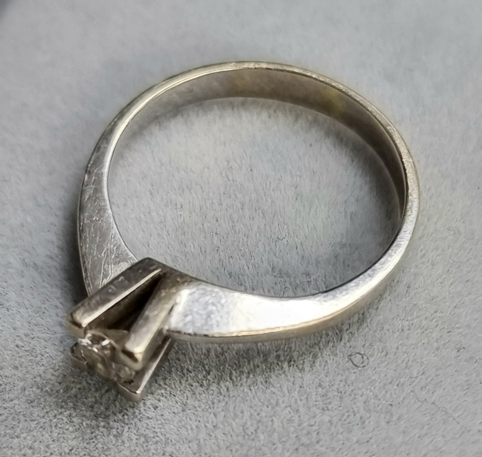 14ct White Gold Diamond Ring size K