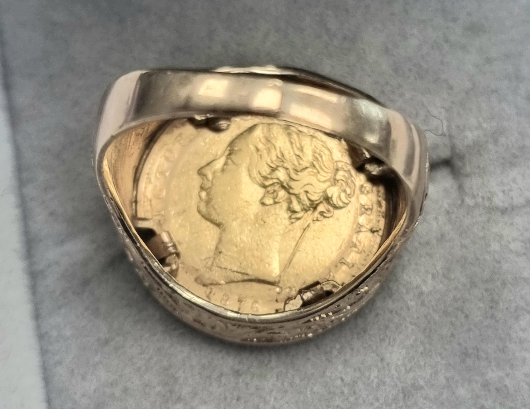 Queen Victoria Half Sovereign Ring Size U1/2