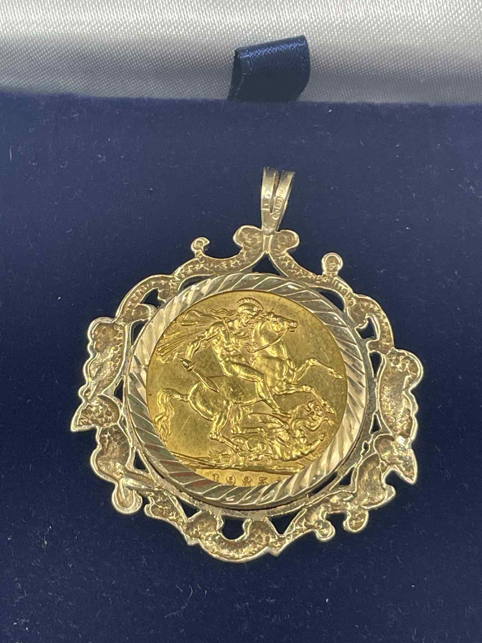 Full sovereign coin 22ct in a 9ct mount
