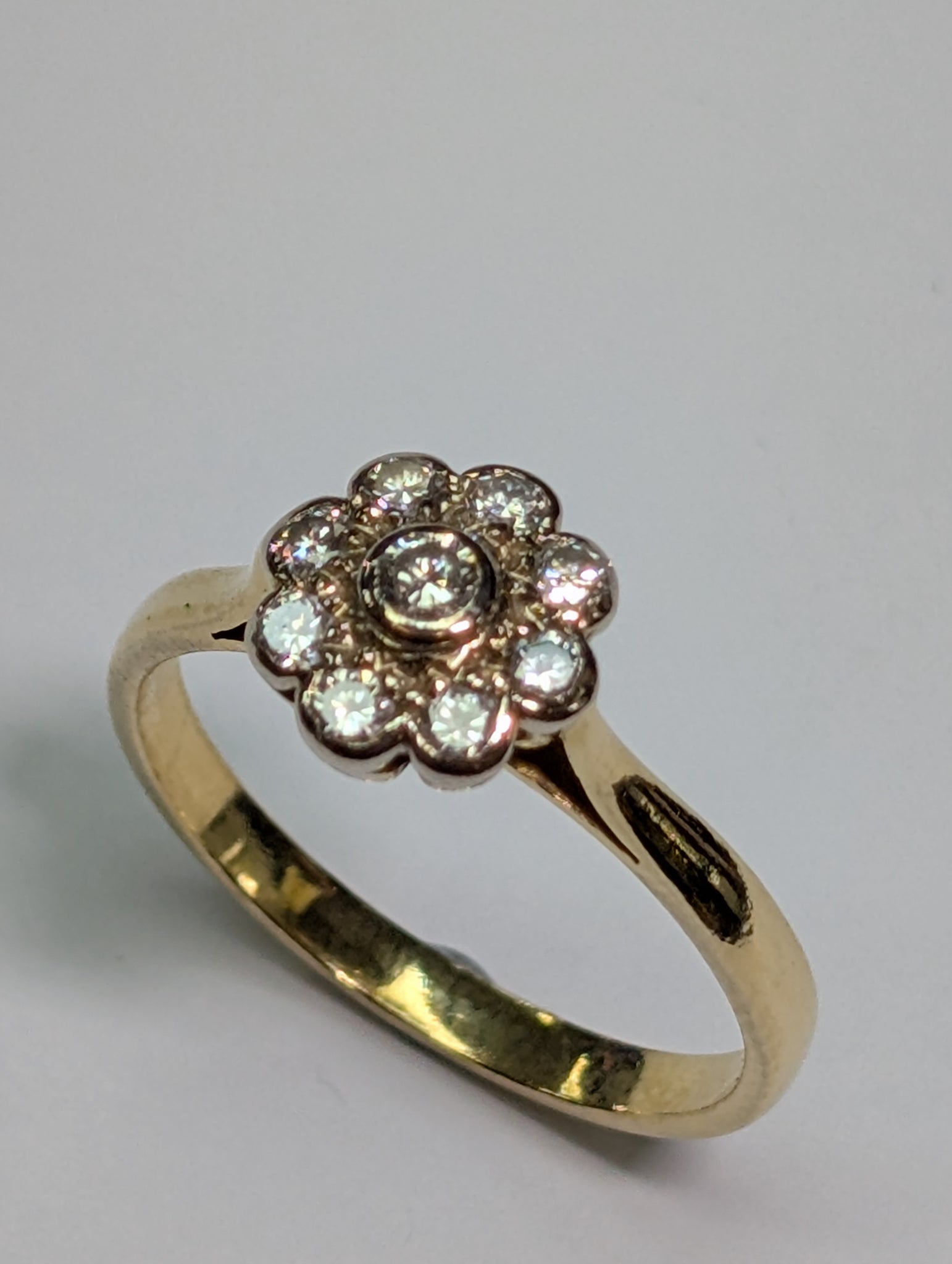 18ct Gold Diamond Floral Ring Size P