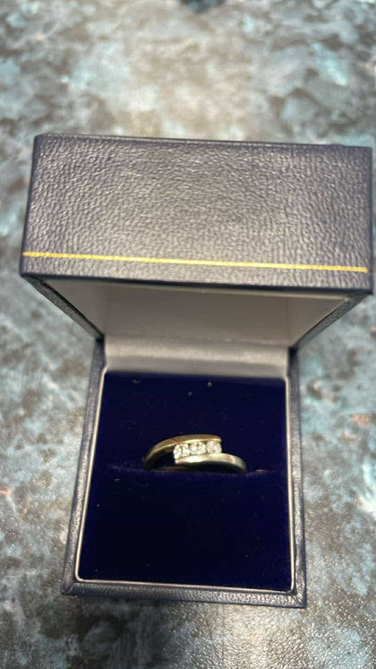 9ct gold ring - N