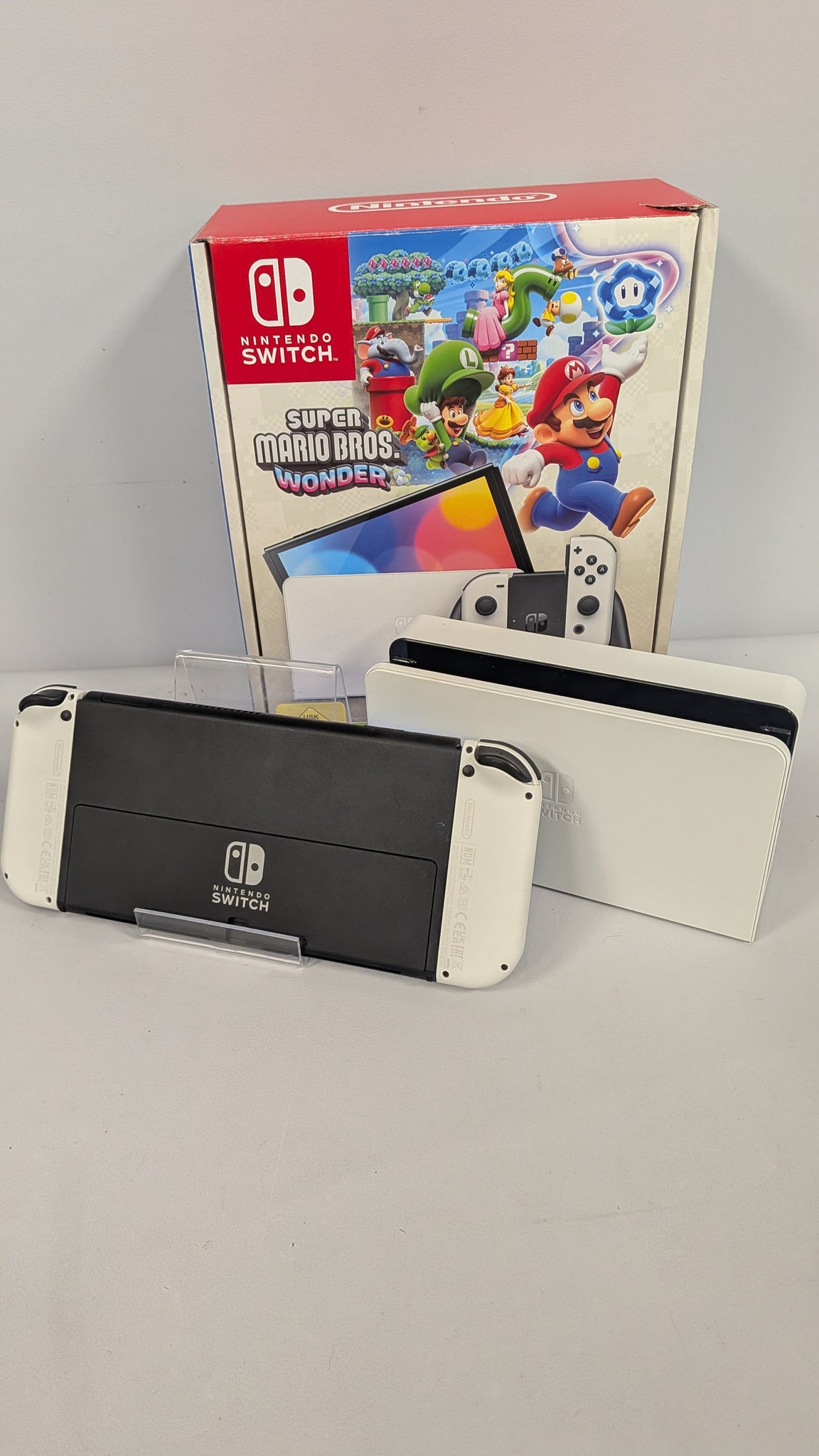 Nintendo Switch OLED - 64GB - White *No Game*