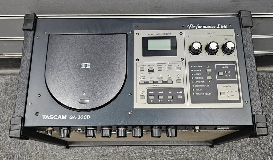 Tascam GA-30CD 30-Watt Guitar Amp / CD Trainer Combo **Collection Only**