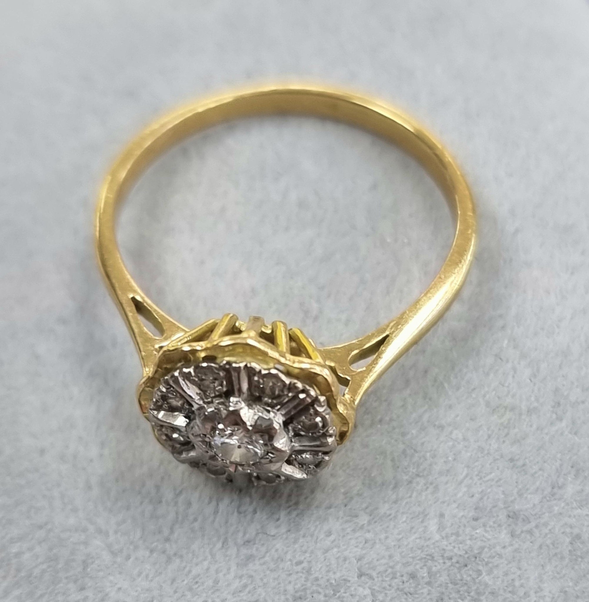 18ct Gold Diamond Daisy Ring Size "O"