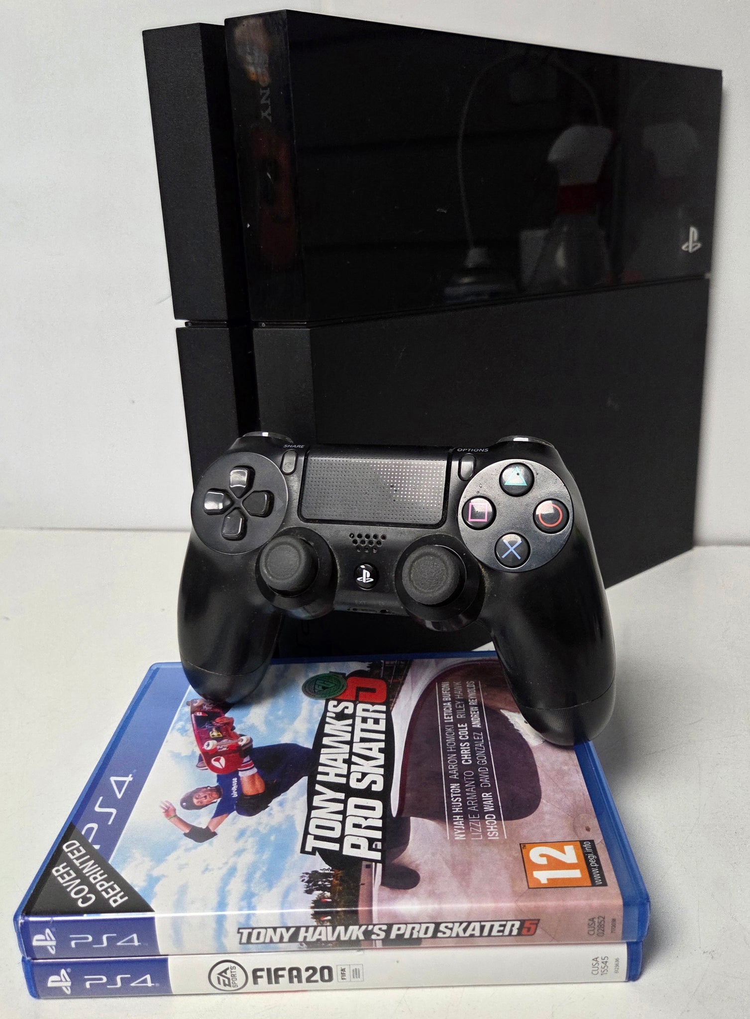Sony Playstation 4 500GB Console & 2 Games