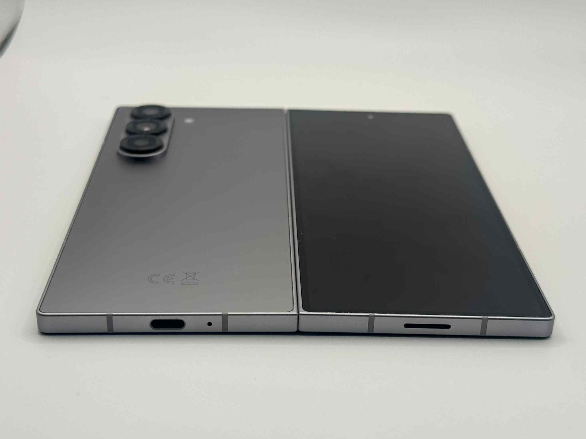 Samsung Galaxy Z Fold6 - 256GB, Unlocked, Grade B