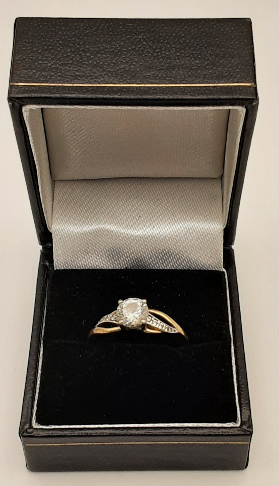 9ct gold CZ size Q
