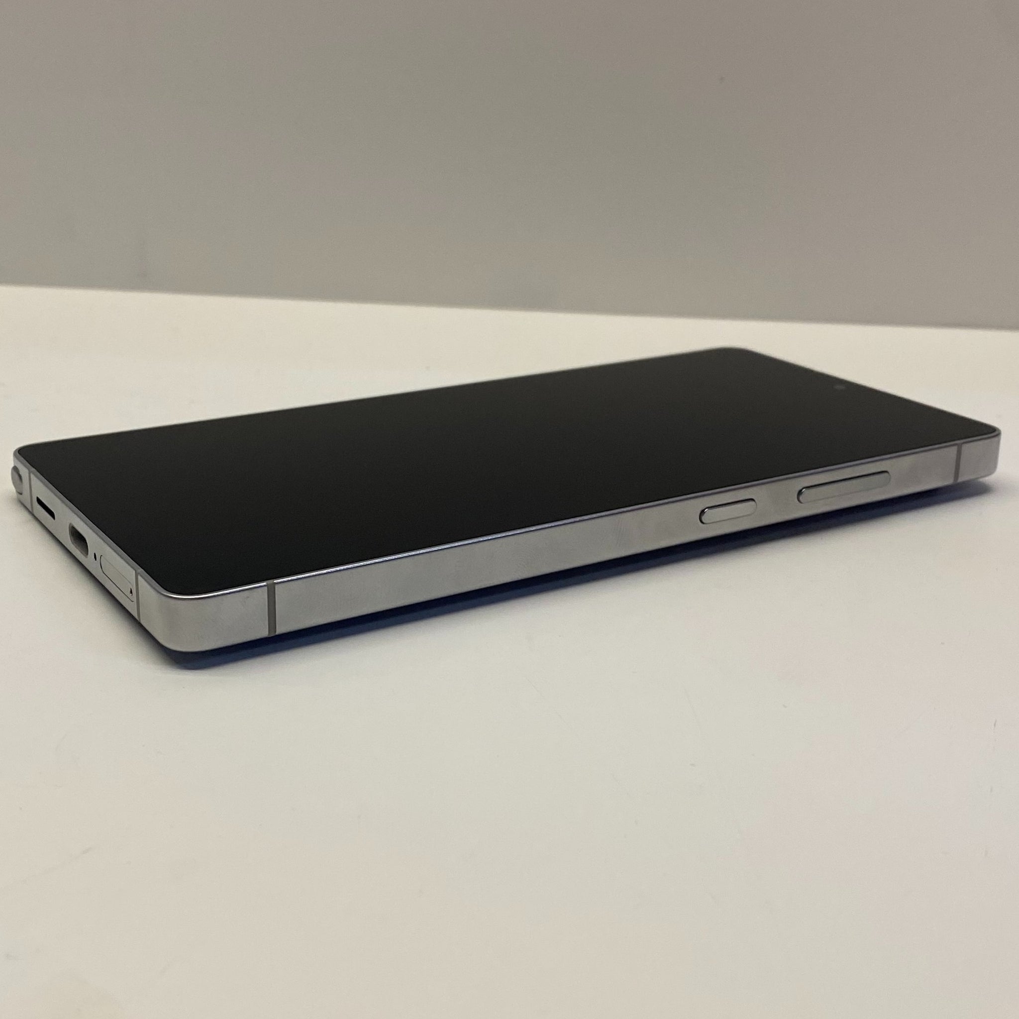 Samsung Galaxy S25 Ultra Unlocked Model SM-S938B/DS 256GB in Titanium Silverblue Boxed