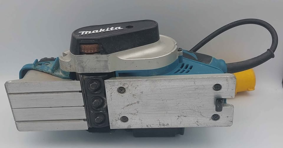 ***collection only***  Makita KP0810 110v power wood planer 82mm with carry case & dust bag