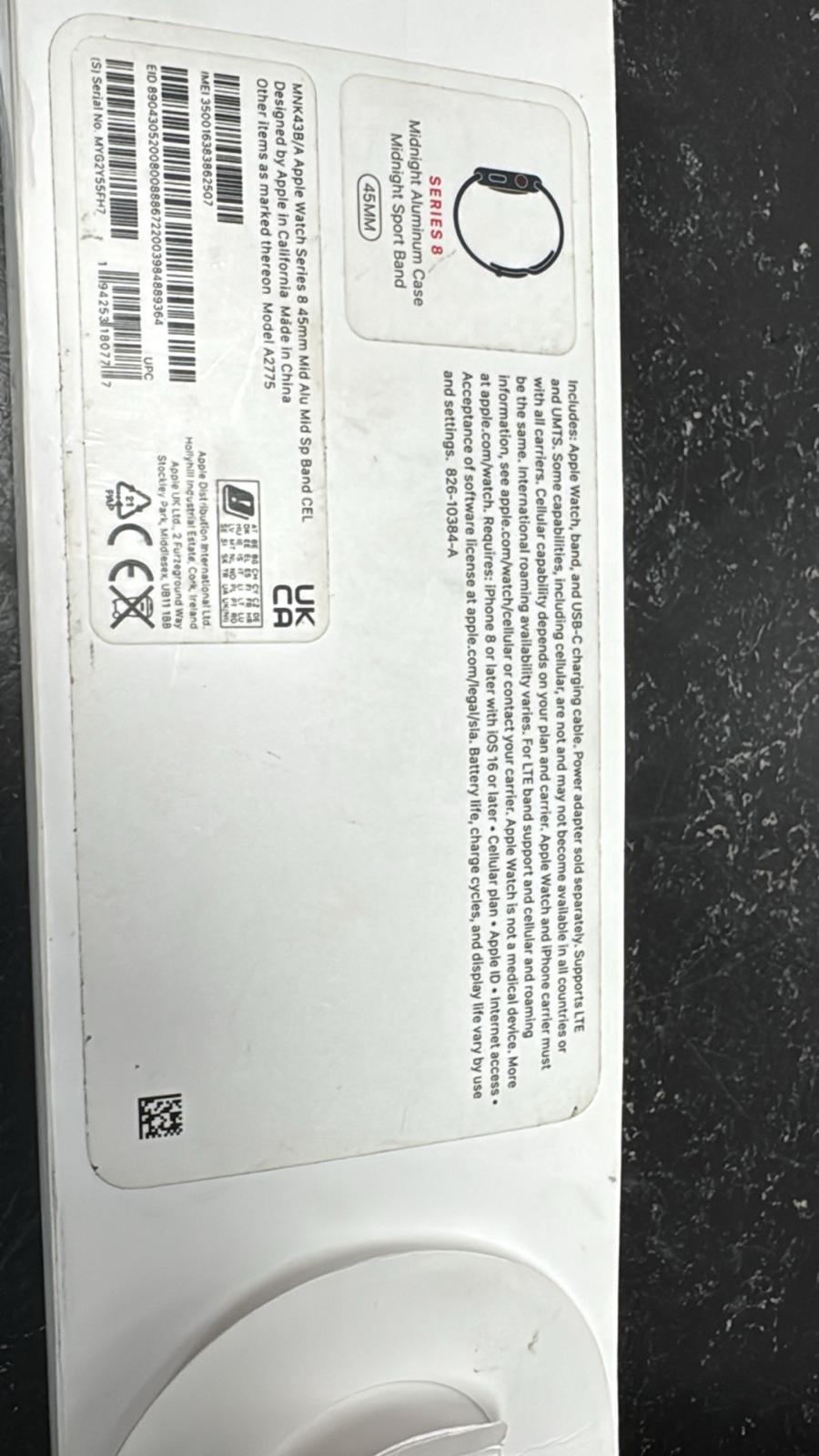 Apple Watch Series 8Midnight with Sport Band - 45mm - scratched - cellular