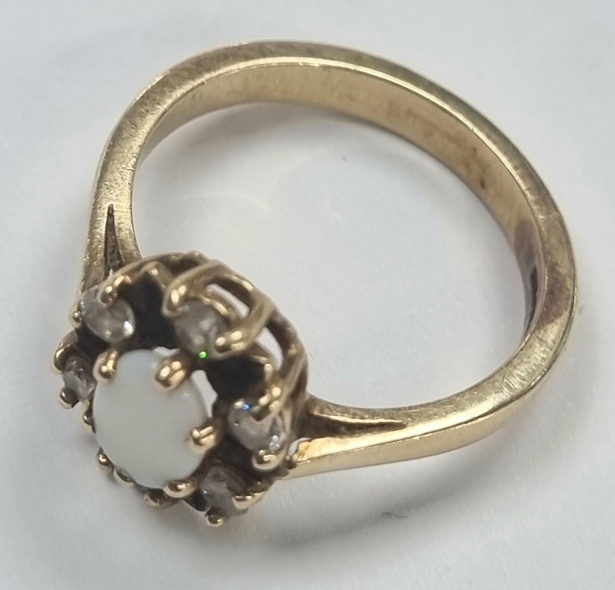 9ct Gold Ring with Opal "O1/2"