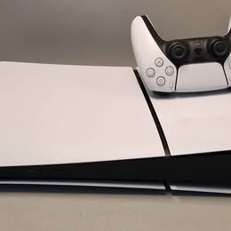 Playstation 5 Digital Edition 1TB with one controller and all leads Boxed