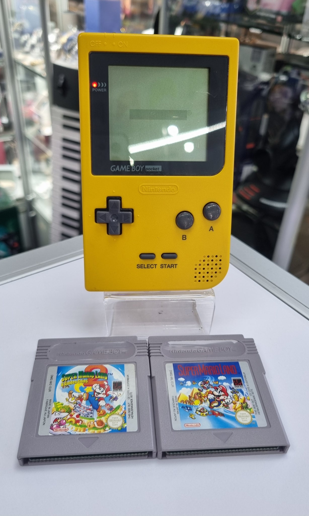 GAMEBOY POCKET YELLOW NINTENDO + 2 GAMES
