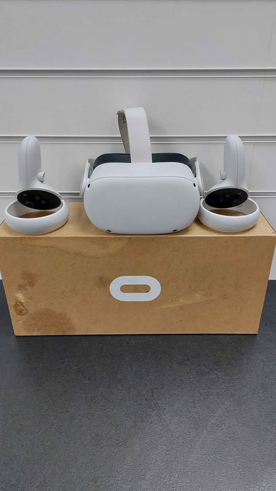 Meta / Oculus Quest 2, 128GB VR Headset (With Controllers) NO Charger