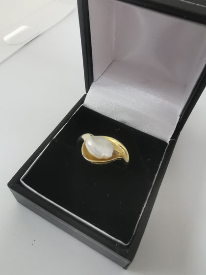 9K Gold Ring with Stone, 2.40Grams, 375 Hallmarked, Size: Q, Box Included