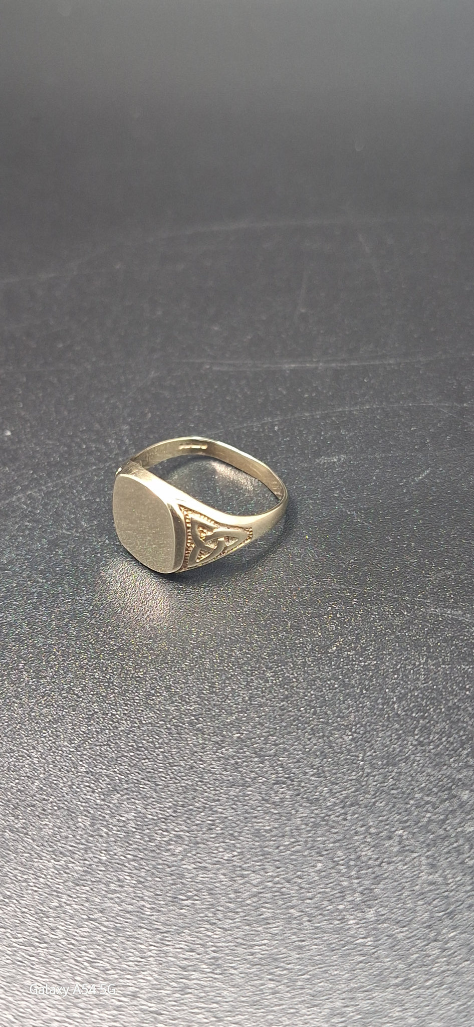 9CT Yellow Gold Flat Signet Ring - Size S - 3.62 Grams
