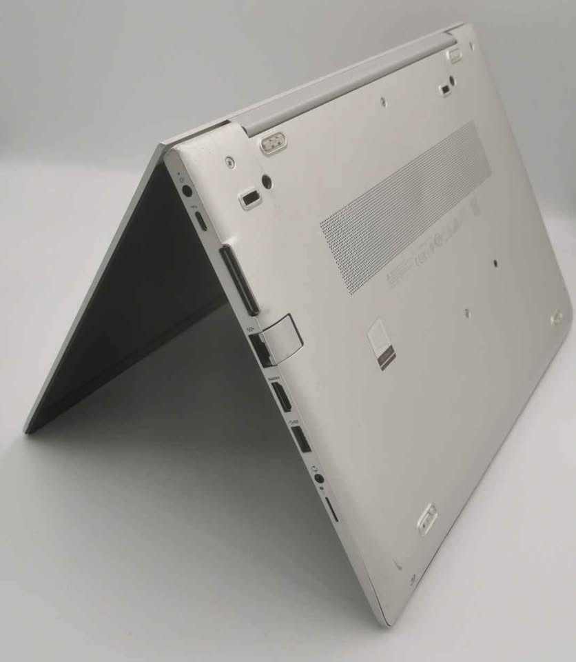 HP Elitebook 840 G5 - i7-8550U - 8GB RAM - 256GB SSD - 14" - Windows 11 -*WHITE MARK ON SCREEN*