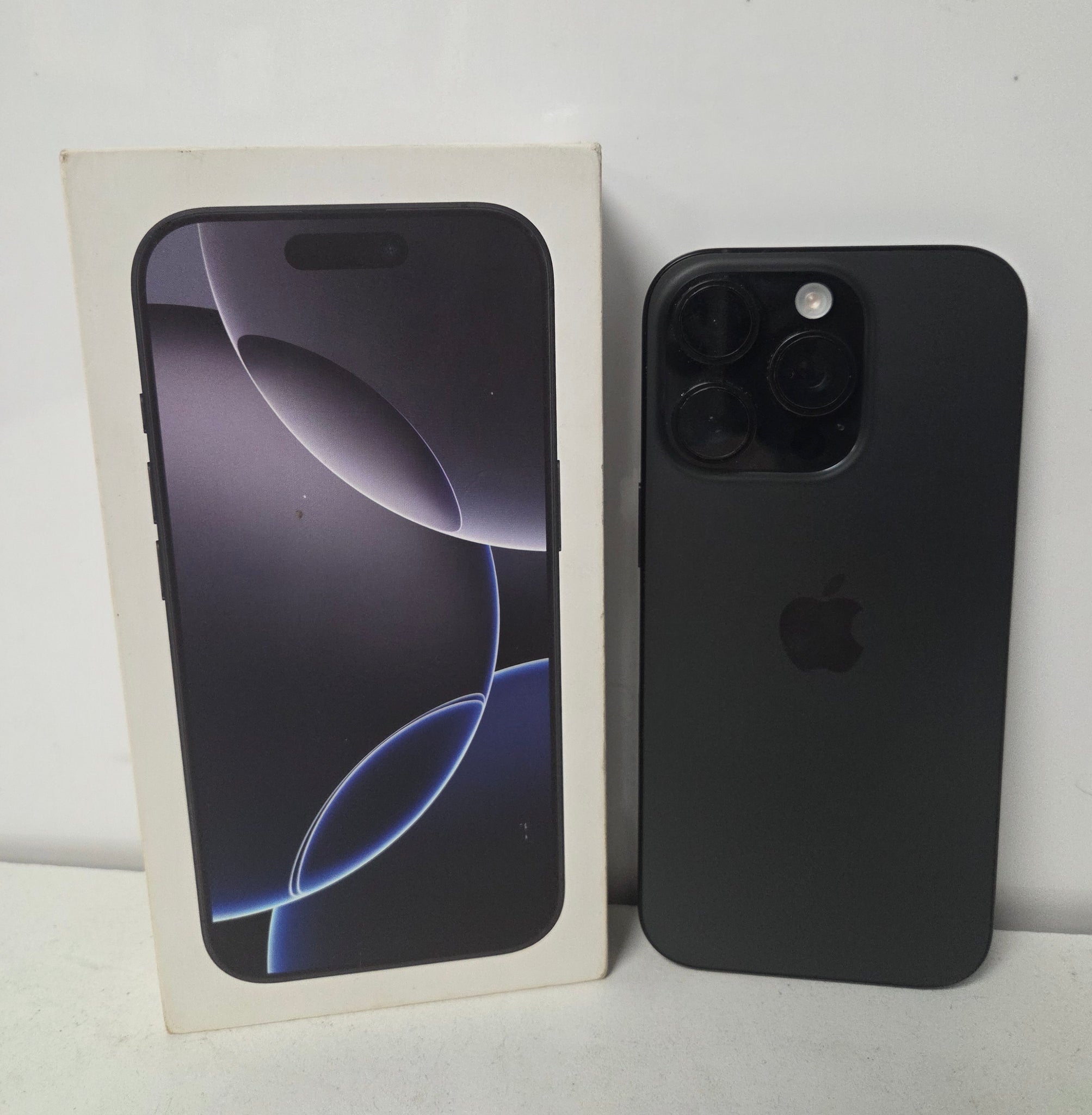 Apple iPhone 16 pro 128gb titanium unlocked 94% Battery Health