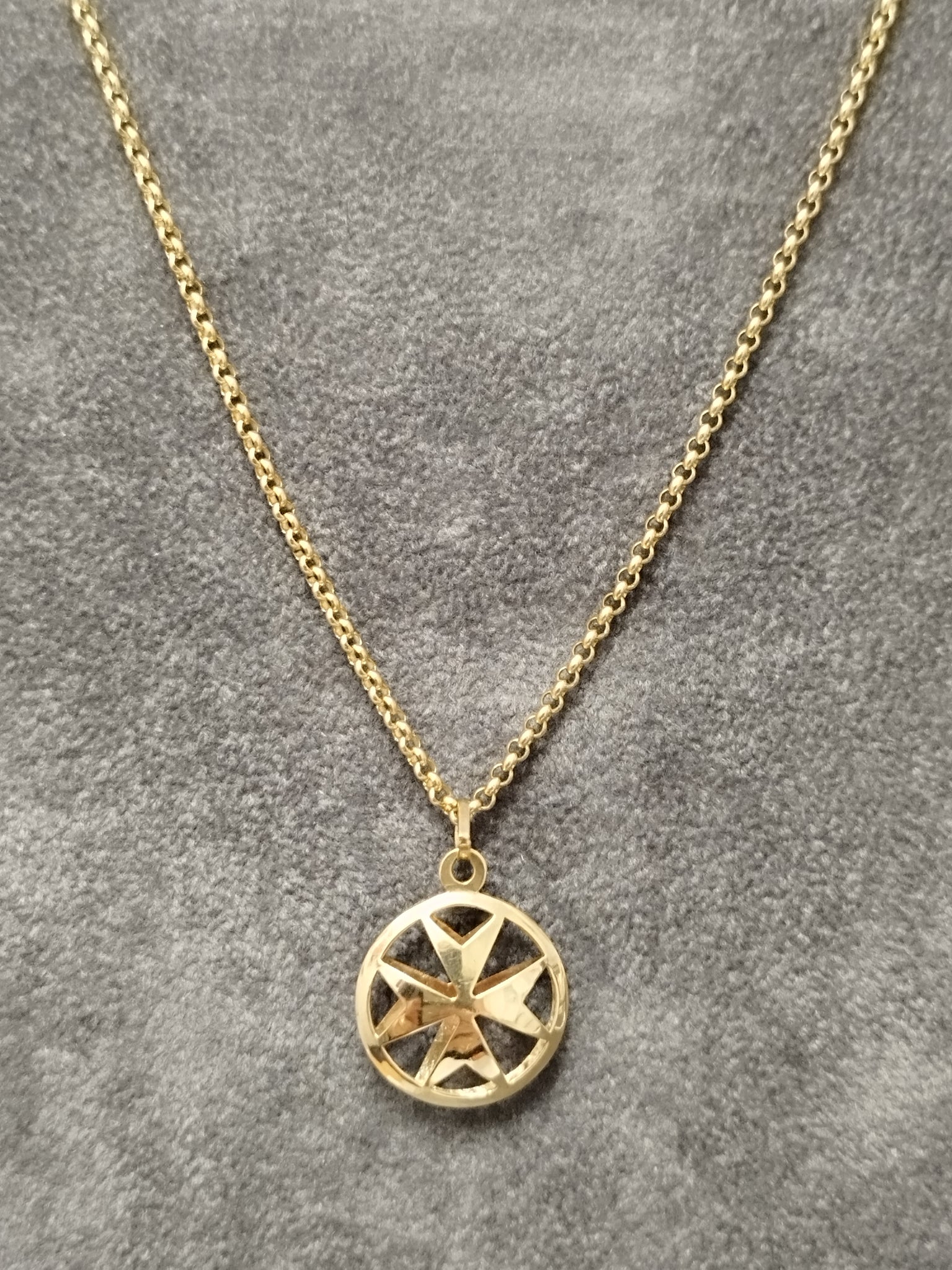 9ct Yellow Gold  Double Sided Domed Maltese Cross Pendant & 18.5" Belcher Chain