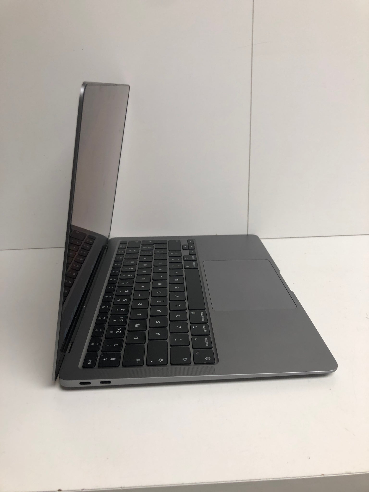 2020 Apple MacBook Air with Apple M1 Chip (13-inch, 16GB RAM, 512GB SSD Storage Space Gray