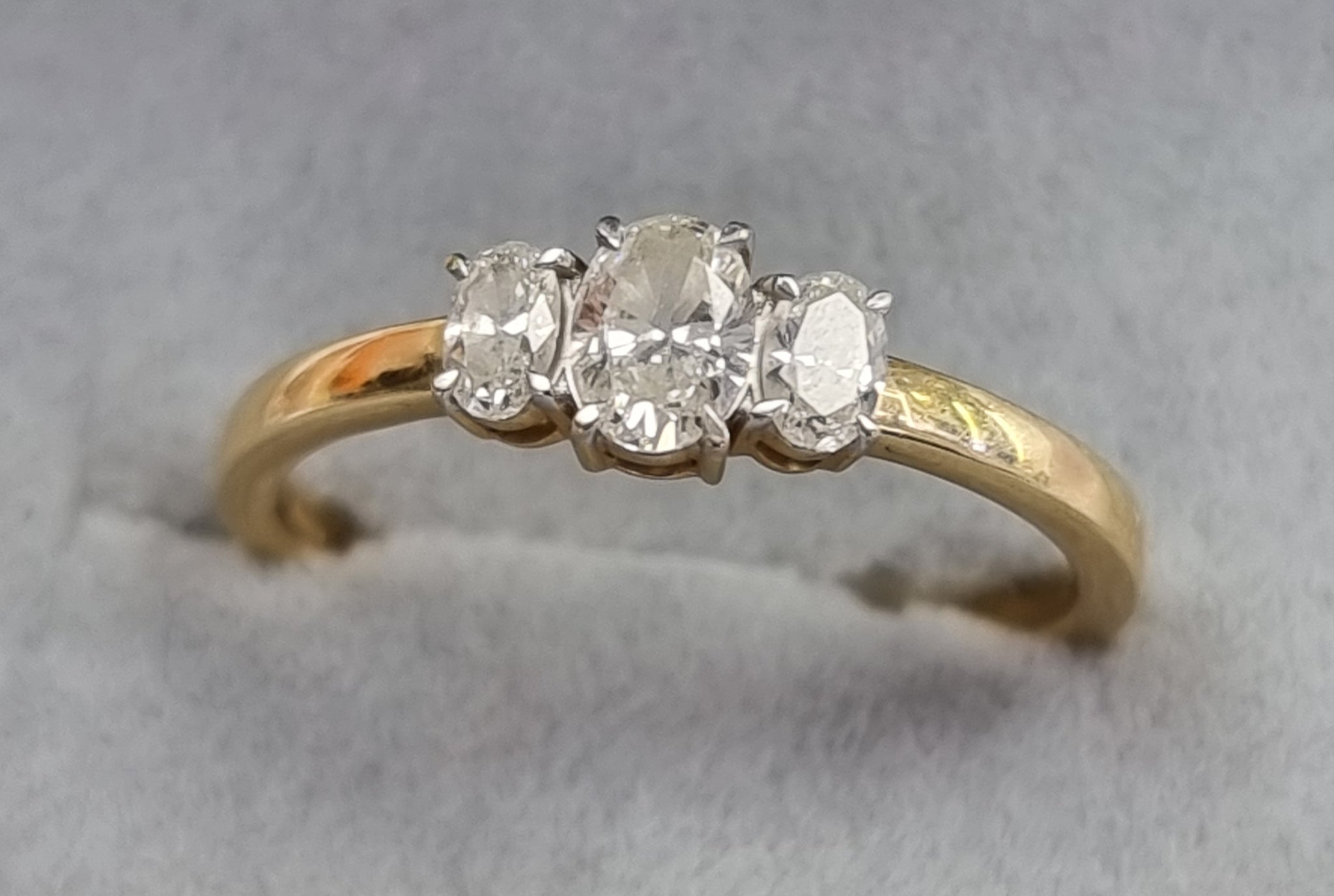 18ct Gold Diamond Ring size Q