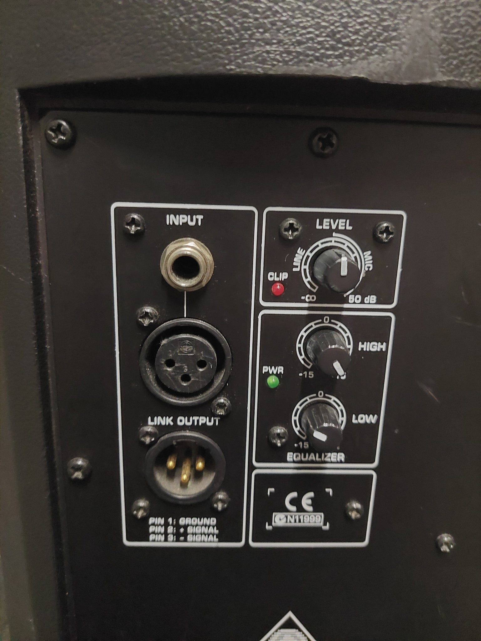 BEHRINGER EUROLIVE B215A Active PA Speaker