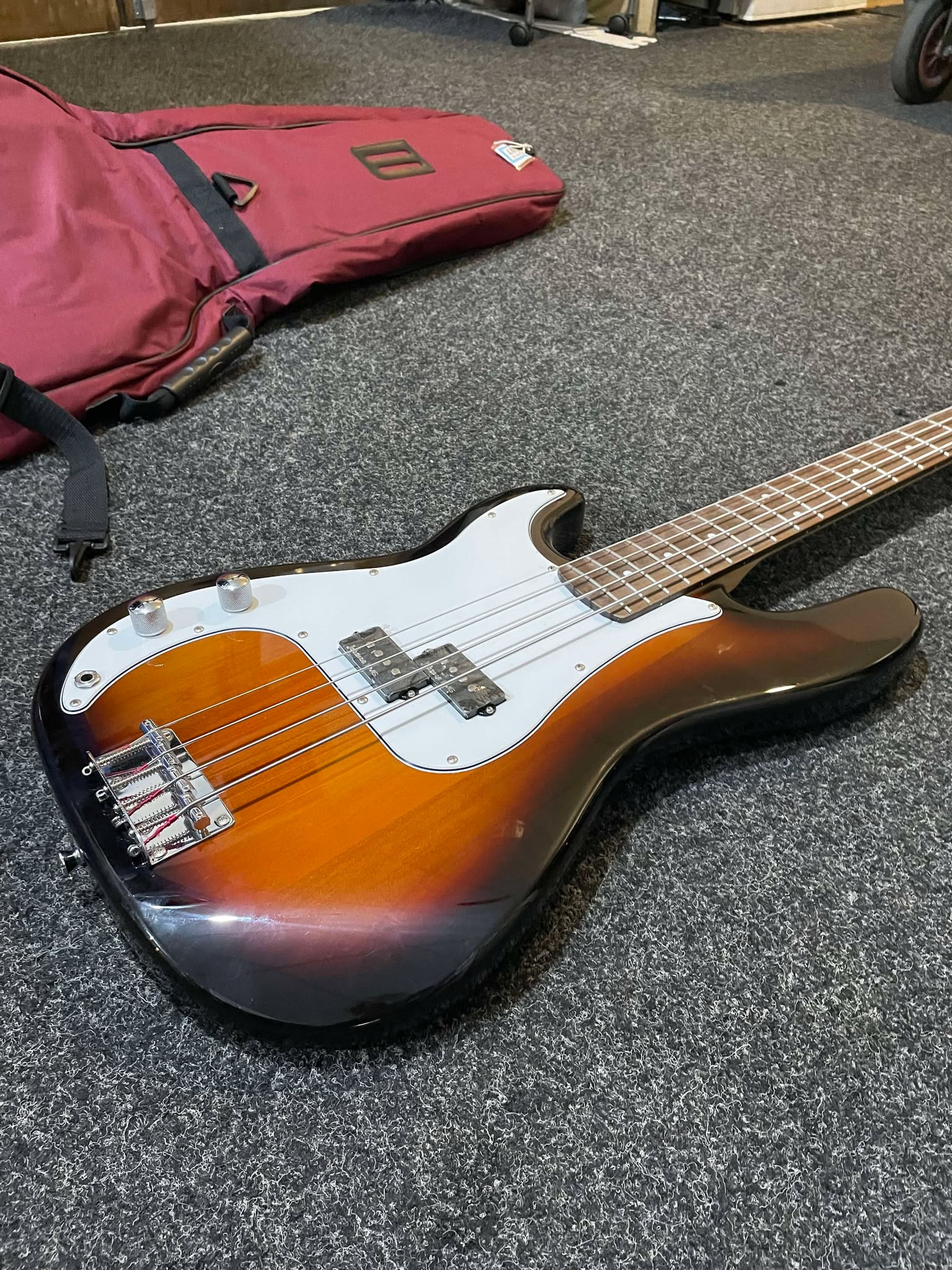 JOHNSON BASS