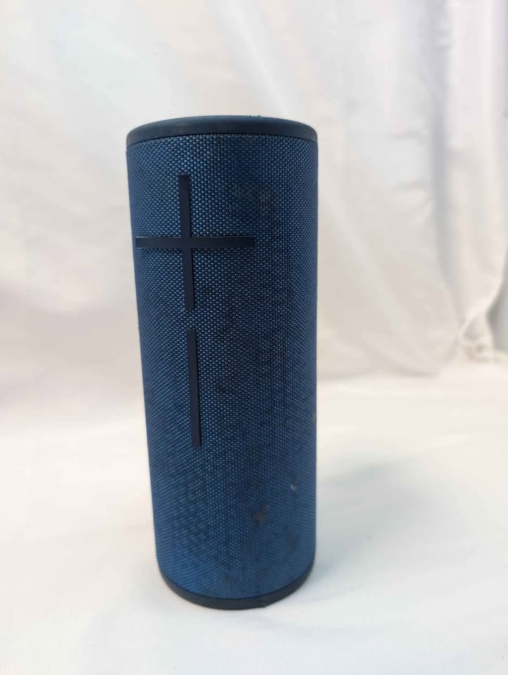Ultimate Ears BOOM 3 Wireless Bluetooth Speaker - Lagoon Blue **VERY WORN**