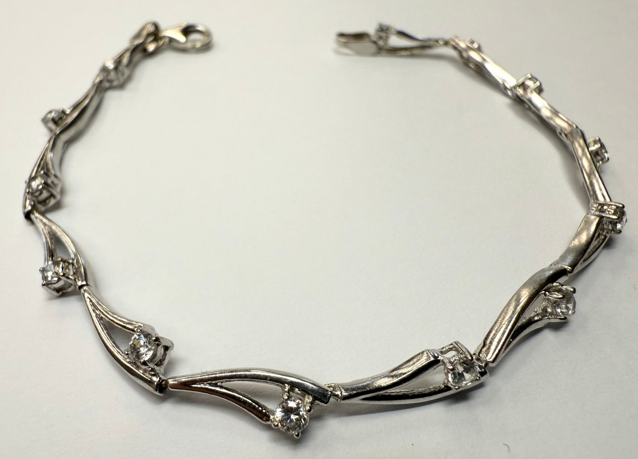 9ct White Gold Bracelet with stones 7.5"