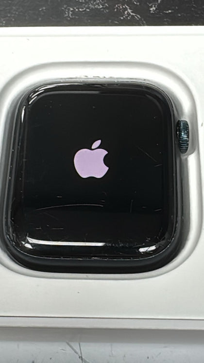 Apple Watch Series 8Midnight with Sport Band - 45mm - scratched - cellular