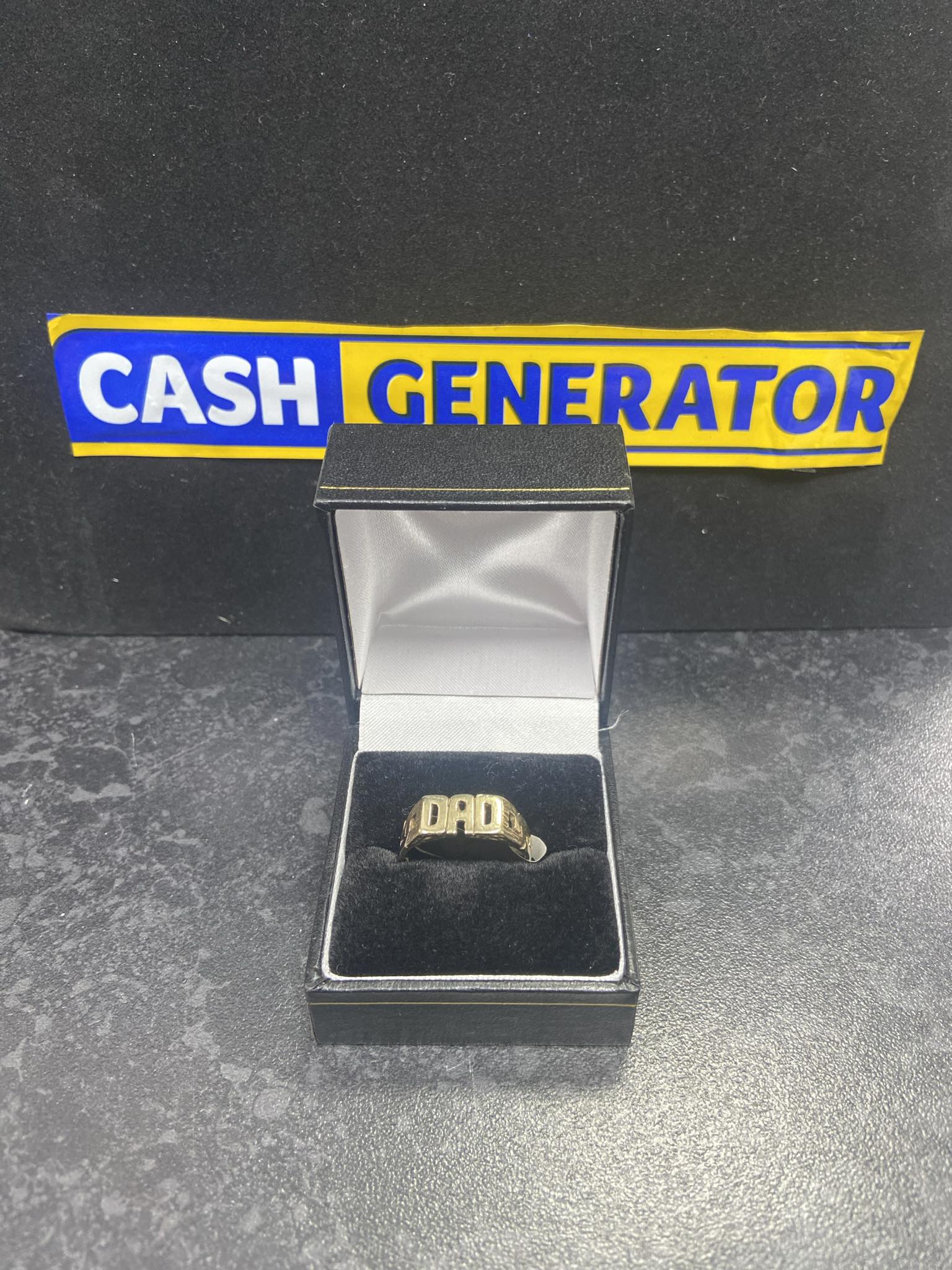 9ct Gold Dad Ring (Size R) 2.8g