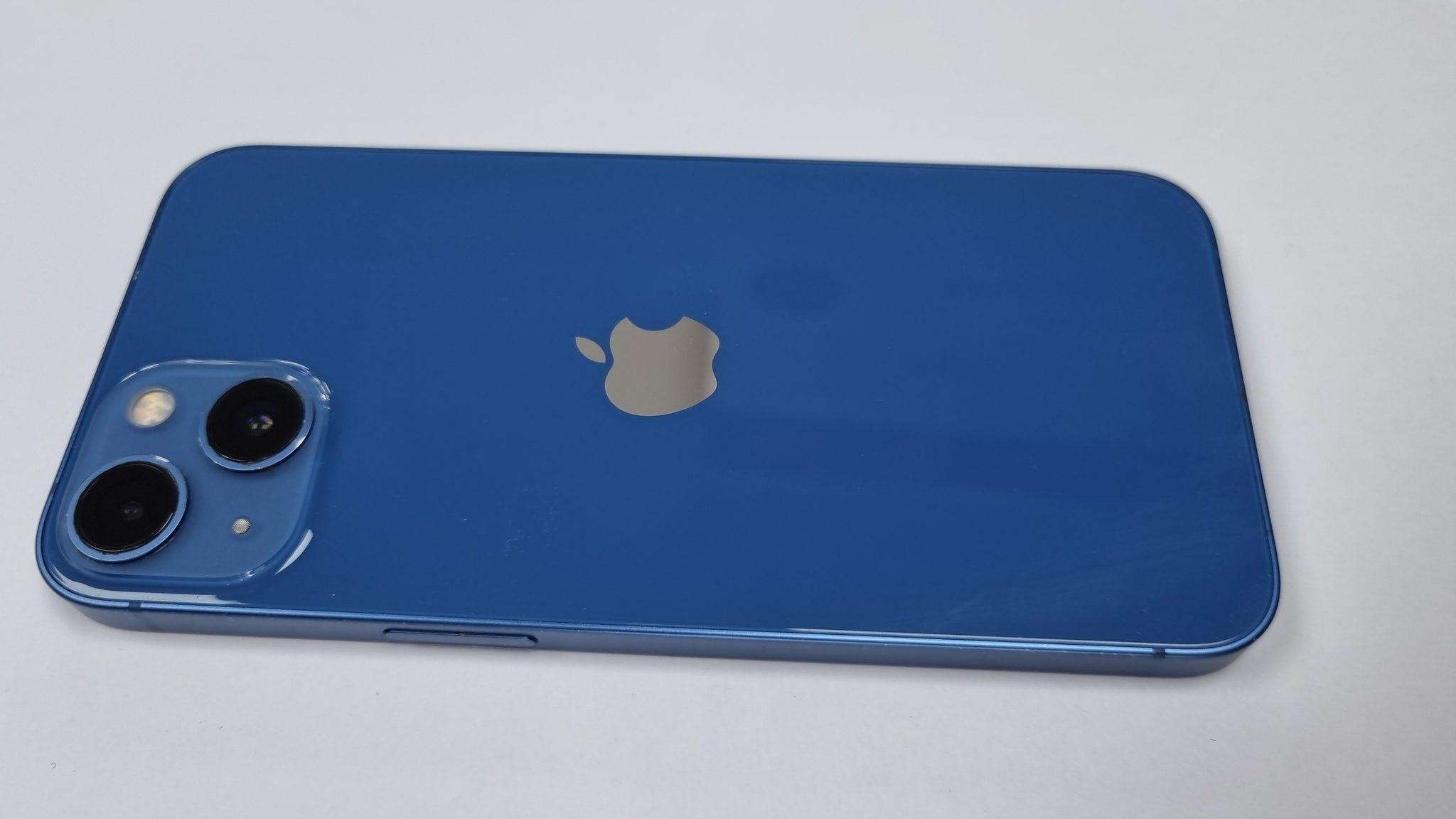 Apple iPhone 13 (128GB) - Blue
