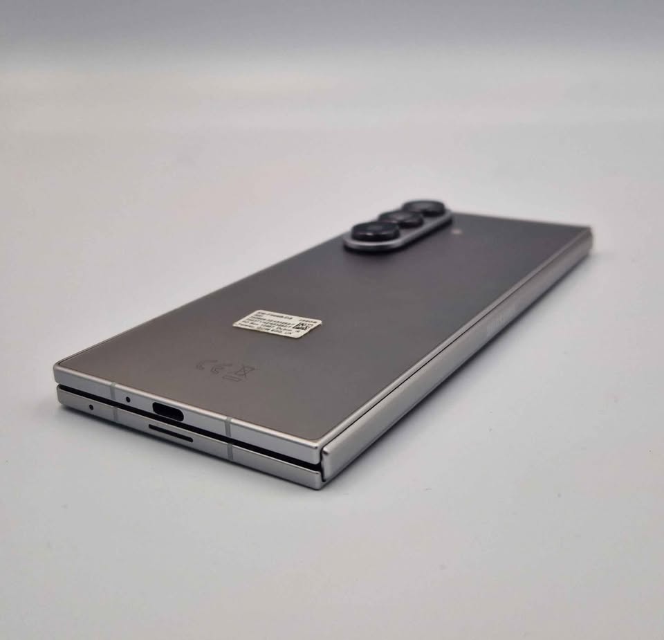 Samsung Galaxy Z Fold 7 - 256GB - Silver Shadow - Unlocked - Boxed