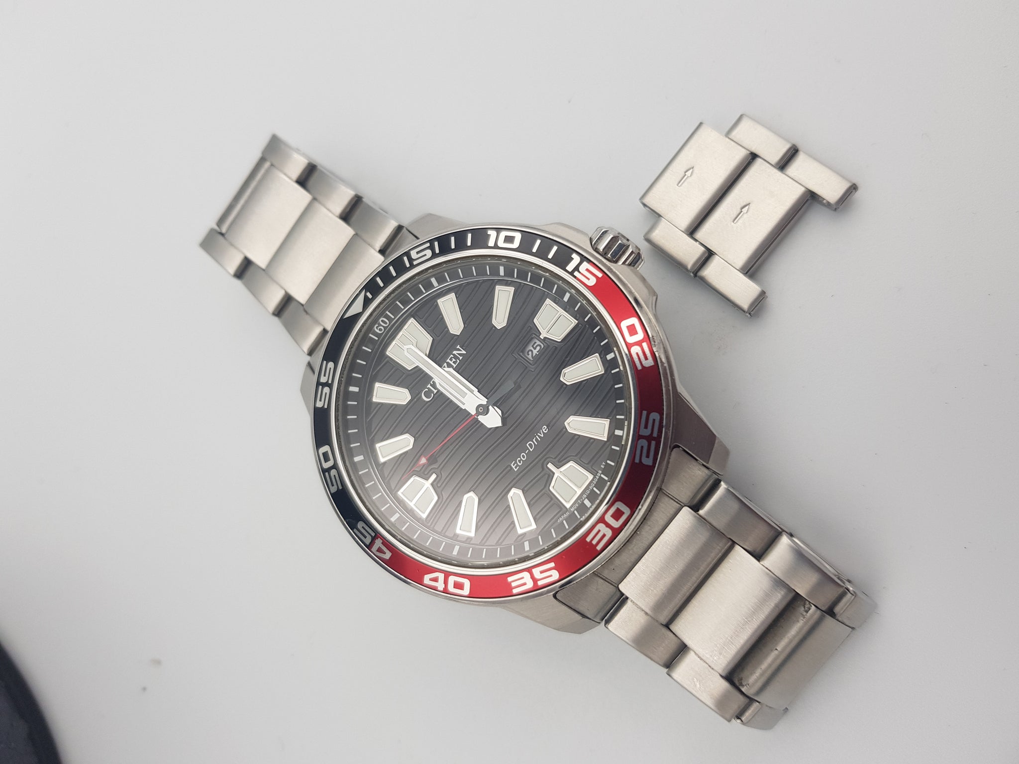 Citizen Eco Drive Analogue Men's Watch - Stainless Steel Band - Model: J810-R013921 - with Original Box and Spare Links